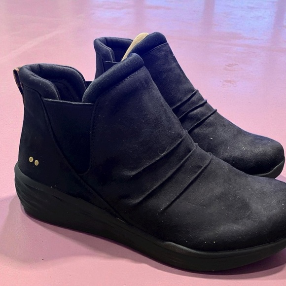 Ryka Shoes - NIB RYKA Water Repellent Black Suede Ankle Boots with Leopard Accent 8.5 M